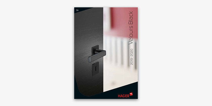 Schwarze Beschläge für Türen, Fenster und Möbel: die neue Designfamilie Velours Black von HAGER umfasst eine moderne und eine klassische Linie hochwertiger Zierbeschläge.