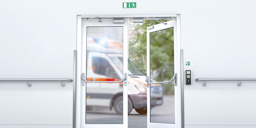 DORMAKABA hat eine Vielzahl an modernen Fluchttüren oder vorbeugenden Brandschutz-Systemen entwickelt. Ob im Flur, Eingangsbereich, Treppenhaus oder in der Tiefgarage: Die zuverlässigen Produkte entsprechen den aktuellsten DIN-Normen.
